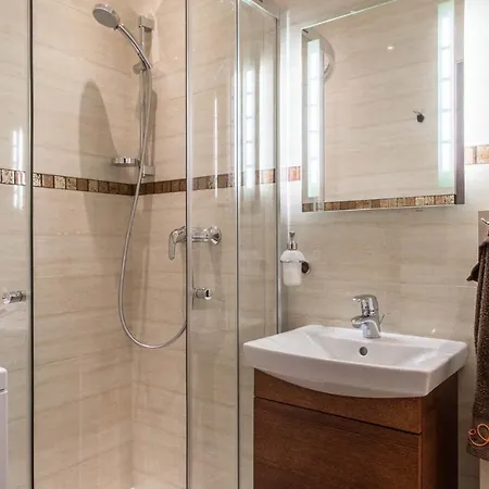 10 Stanislawa Moniuszki Apartament *